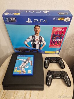 PlayStation 4 Slim 500GB + 2 ovládač a FIFA 19 - 2