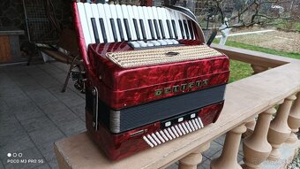 Harmonika -Akordeon.Delícia Carmen, červená perleť,80basová. - 2