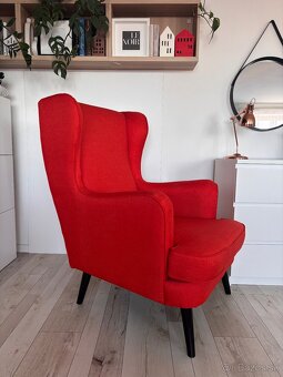 Červené kreslo v top stave - 2