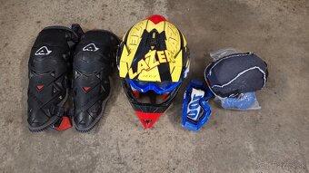 Prilba ,okuliare,chrániče. - 2