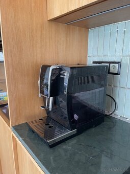 Predam kavovar Delonghi Dinamica - 2