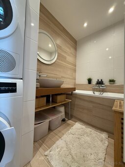 Moderne kompl. zrekonštruovaný 4i byt s loggiou - Hrobákova - 2