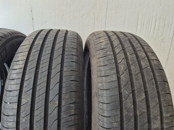 Letné pneu 215/55 r17 - 2