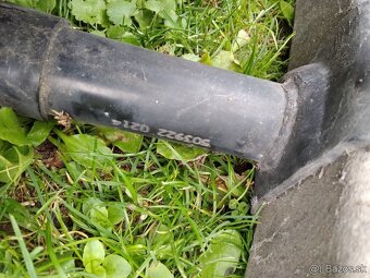 Výstuha zadného nárazníka na Volkswagen Passat B5 - 2