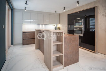 VILADOM KRÁSNA S RUKOPISOM ARCHITEKTA - 2