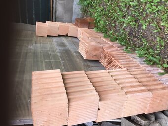 Kachličky , drevené palety - 2