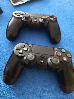 Playstation 4 - 2