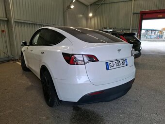 Tesla model Y long range dual motor modelovy rok 2023 - 2