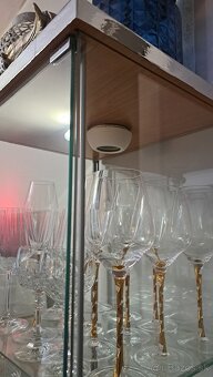 Sklenená skrinka,vitrína - 2