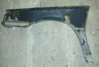 Mitsubishi Lancer 1984-88 - pravý blatník - 2