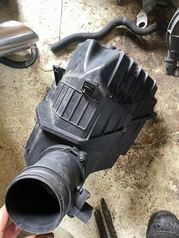 Audi a8d 3 3.7 benzín filterbox - 2