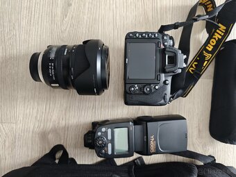 Predam objektiv tamron a blesk - 2