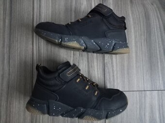 Tenisky Action Boy-super stav, veľkosť 33 - 2