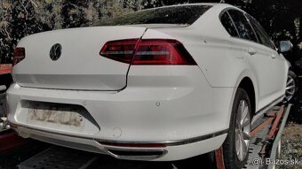Volskwgen Passat B8 2.0 TDi 2018 predám DVERE zadný nárazník - 2