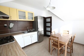 Veľkometrážny 2-izbový byt s výhodami Rodinného domu - 2