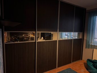 Vstavaná skriňa so zrkadlami - 2