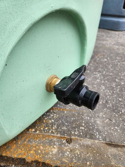 Nádrž na dažďovú vodu 2000 litrov, zelená, biela farba - 2