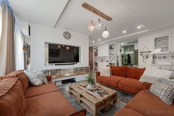 ZELENÁ STRÁŇ - PRIESTRANNÝ 4 IZBOVÝ BYT, 3 TERASY, 2 GARÁŽOV - 2