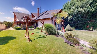 6 izbový rodinný dom s jedinečnou architektúrou,pozemok 1061 - 2