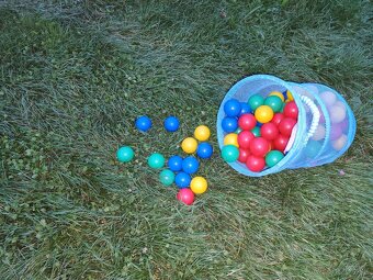 PREDAM PLYŠOVE HRACKY A PLASTOVE LOPTIČKY - 2