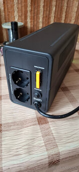 UPS záložný  zdroj - 2