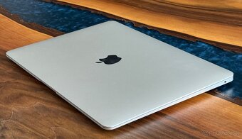 MacBook Air M1 98% bateria Silver 13” 8/256 - 2