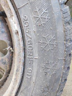 Predám zimné pneumatiky 205/60/r15 - 2