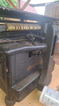 Retro písaci stroj - 2
