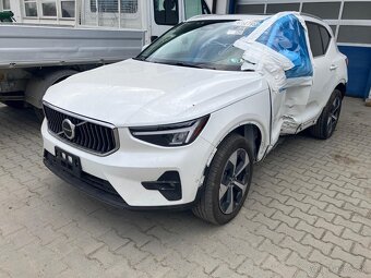 XC40 2024 / Full / výhodný, poškodený / 4x4 / 2.0 - 2