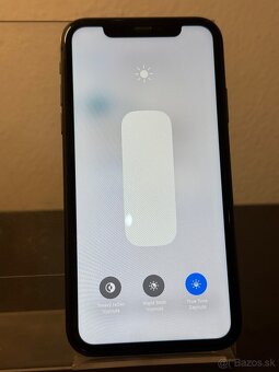 Predám Apple iPhone 11 64GB Black Malé známky používania - 2