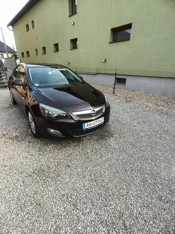 Predám Opel Astra j - 2