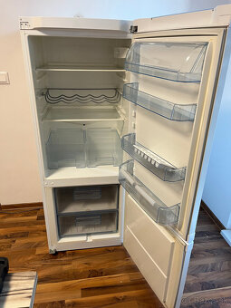 Predám chladničku Electrolux s mrazničkou - 2
