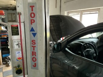 Predám dvojstlpový dvojmotorový zdvihák do autoservisu tops - 2