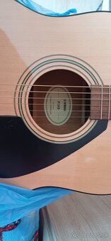 Predám akustickú gitaru Yamaha F310 - 2