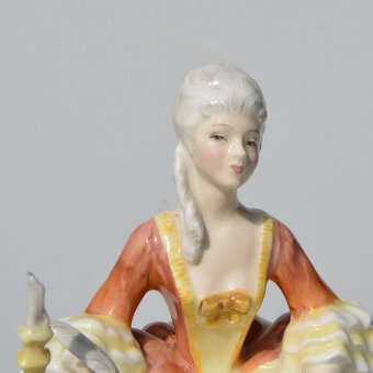 Royal Doulton Porcelánová soška - Pri písacom stolíku - 2