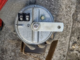 Novy nepouzity klakson 24V - 2