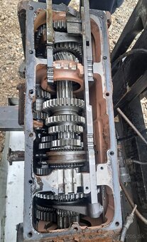 PLAZIVA PREVODOVKA NA TRAKTOR ZETOR - 2