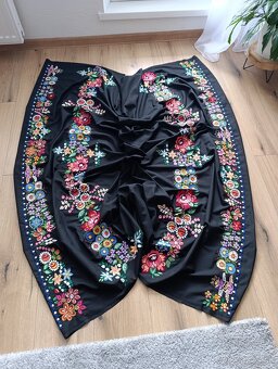 Vyšívaná sukňa - 2