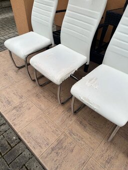 Jedálenske stoličky. - 2