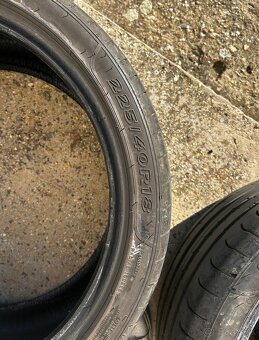 Letné Pneu 225 40 r18 - 2