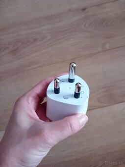 Cestovný adapter - 2
