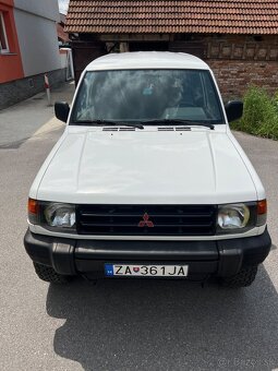 Mitsubishi Pajero - 2