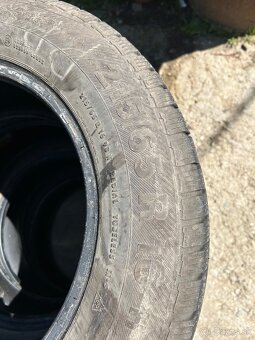 Predám pneu 215/65 R16 zimné - 2