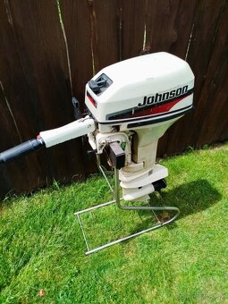 ZÁVESNÝ LODNÝ MOTOR JOHNSON 9.9 - 2