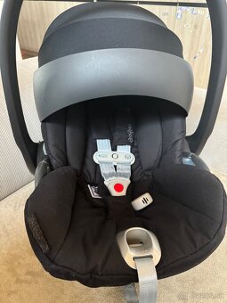 Cybex Cloud Z i-size so základňou - 2