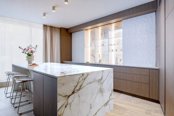 Na predaj: Veľkometrážny byt v centre Komárna - 2