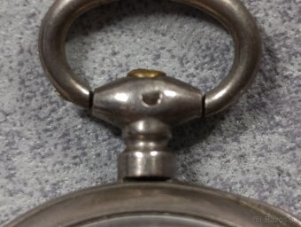 Stříbrné kapesní hodinky - kličovky, gravírované, rok 1885 - 2