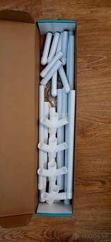 Vešiak stojanový 10€ - 2