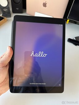 Predám iPad 10.2 64GB 2021 + originál Apple klávesnica - 2