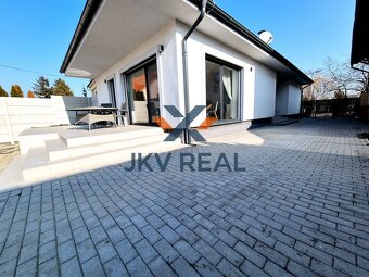3D OBHLIADKA NA PREDAJ 4-IZBOVÝ RODINNÝ DOM S TERASOU A VEĽ - 2
